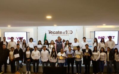 RECONOCE ALCALDE ROMÁN COTA A JUVENTUDES DESTACADAS CON EL PREMIO MUNICIPAL A LA JUVENTUD