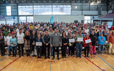 Entrega Ismael Burgueño apoyos económicos a la ciudadanía y a organismos de la sociedad civil